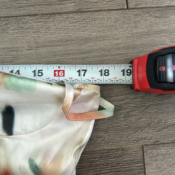 Beautiful silk dress high slit on side thigh - Picture 4 of 4